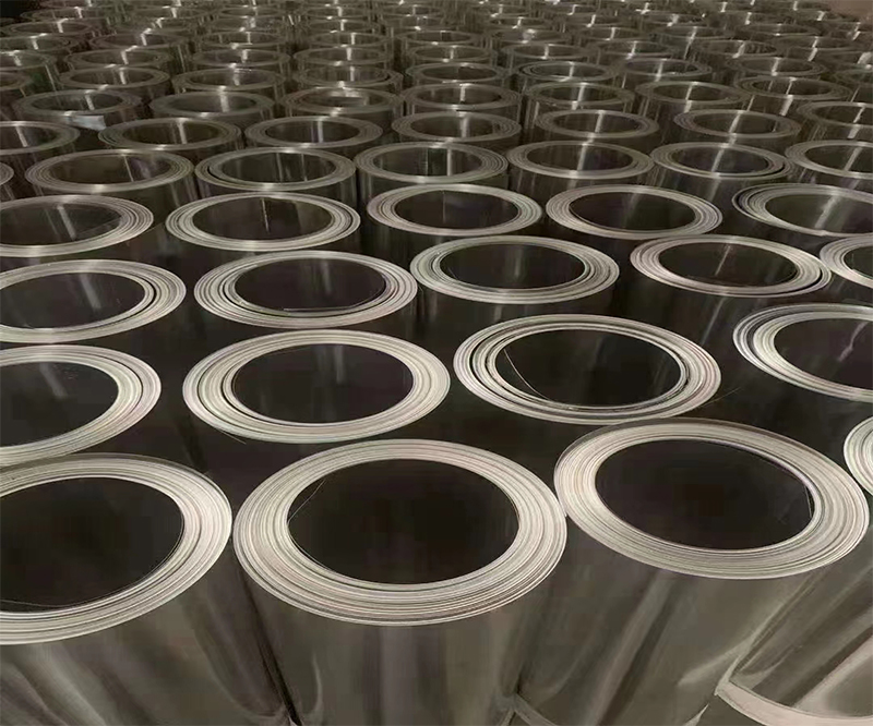 無錫鋁卷憑借著自身良好的密封性可以更好地保護物品的質(zhì)量不被破壞